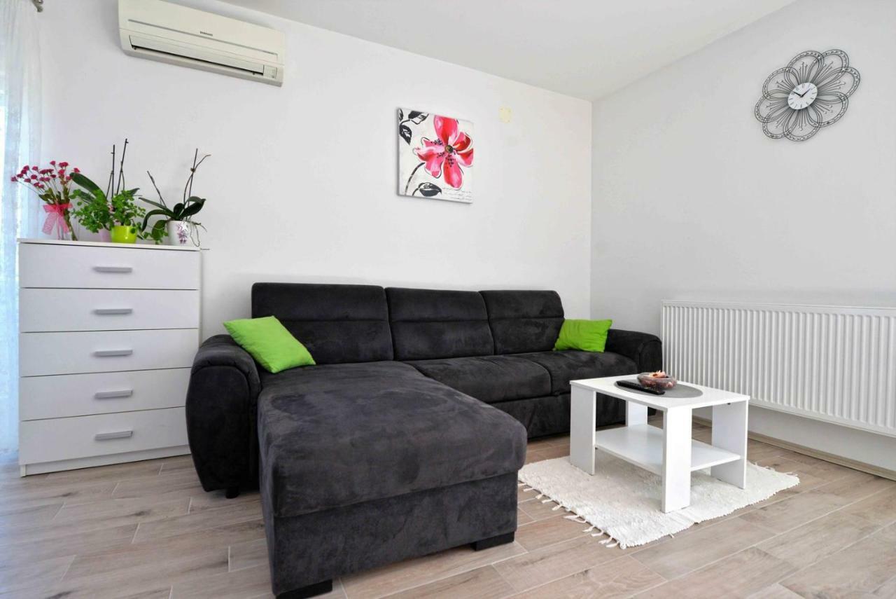 Apartment Kristina มูร์แตร์ ภายนอก รูปภาพ