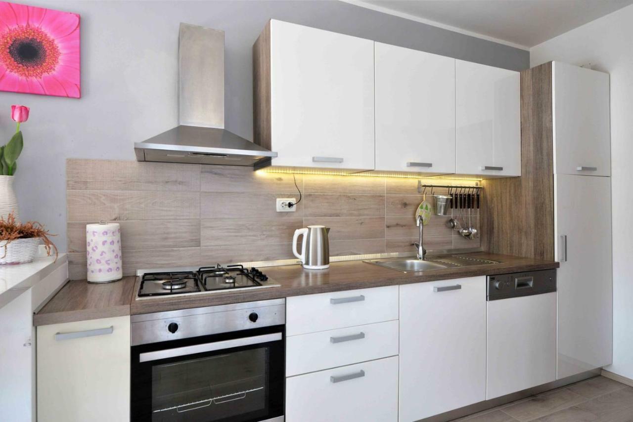 Apartment Kristina มูร์แตร์ ภายนอก รูปภาพ