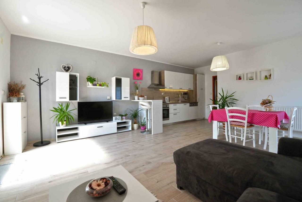 Apartment Kristina มูร์แตร์ ภายนอก รูปภาพ